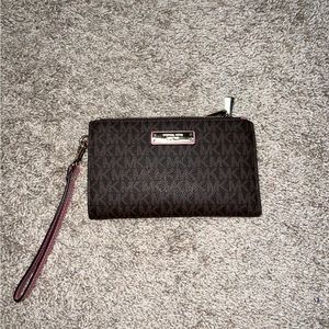 Michael Kors Adele Logo Smartphone Wallet